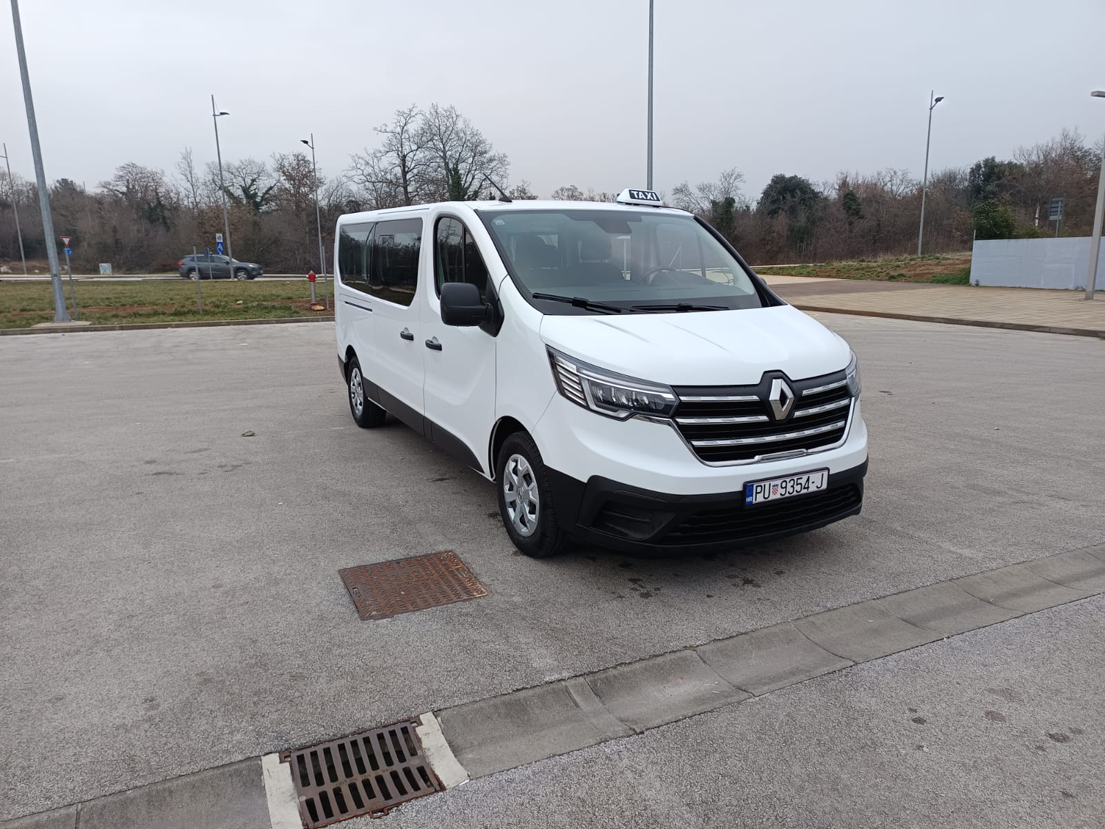 Renault Trafic passenger van